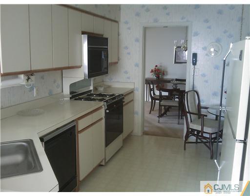 3 A Hempstead Road Monroe Township, NJ 08831 - Photo 3 of 10 Gallery Image 3