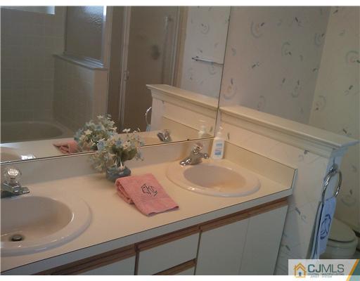 3 A Hempstead Road Monroe Township, NJ 08831 - Photo 5 of 10 Gallery Image 5