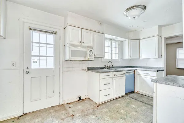 $174,900 | 262 Commodore Parkway, Brighton, NY 14625