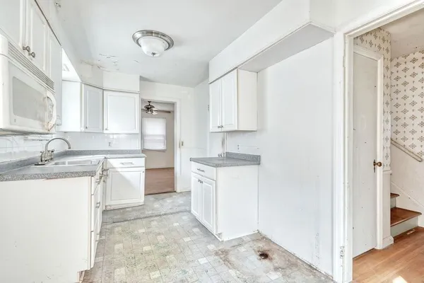 $174,900 | 262 Commodore Parkway, Brighton, NY 14625