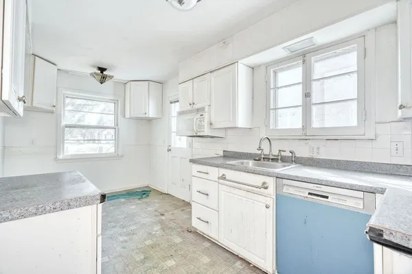 $174,900 | 262 Commodore Parkway, Brighton, NY 14625