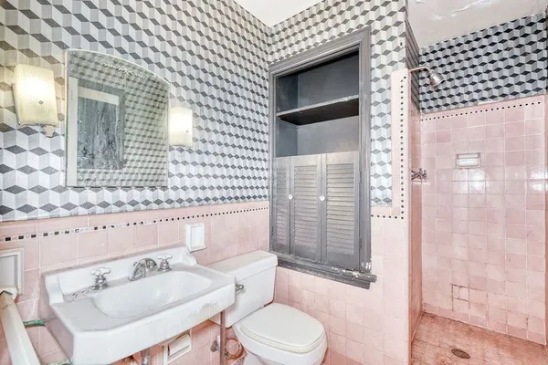 $174,900 | 262 Commodore Parkway, Brighton, NY 14625