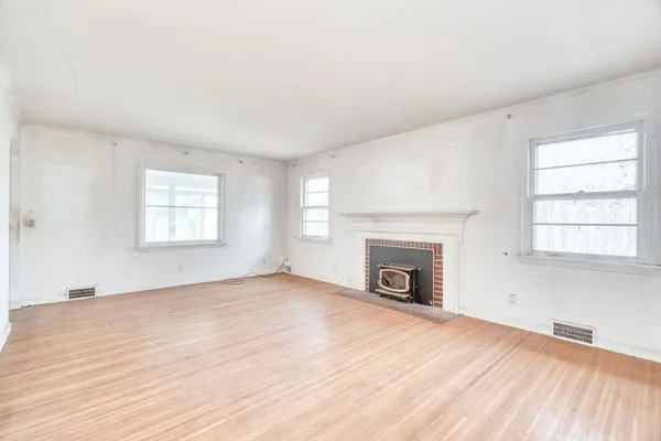 $174,900 | 262 Commodore Parkway, Brighton, NY 14625