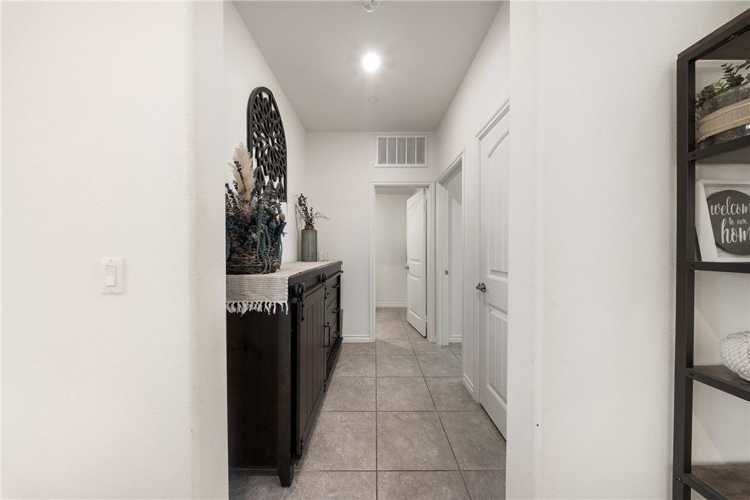 13862 Mardi Gras Lane Riverside, CA 92503 - Photo 11 of 68