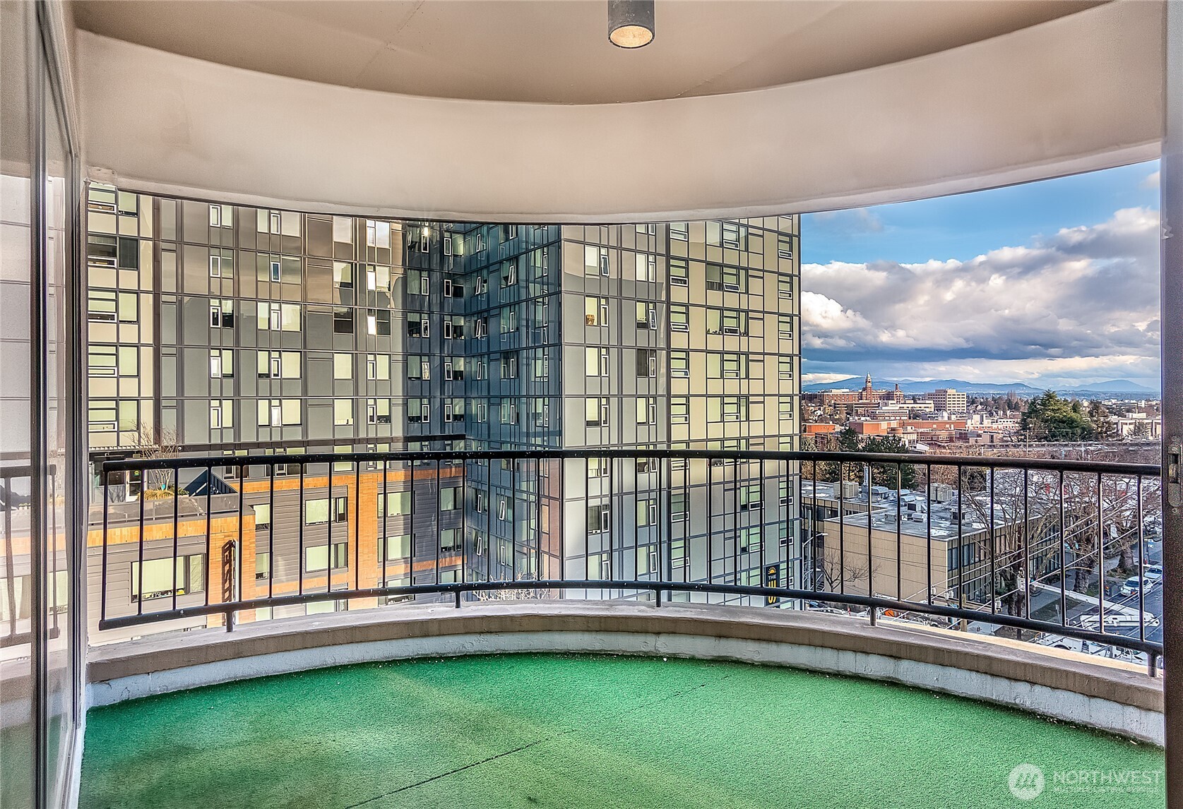 1301 Spring Street, Unit 8C Seattle, WA 98104 - Photo 30 of 31