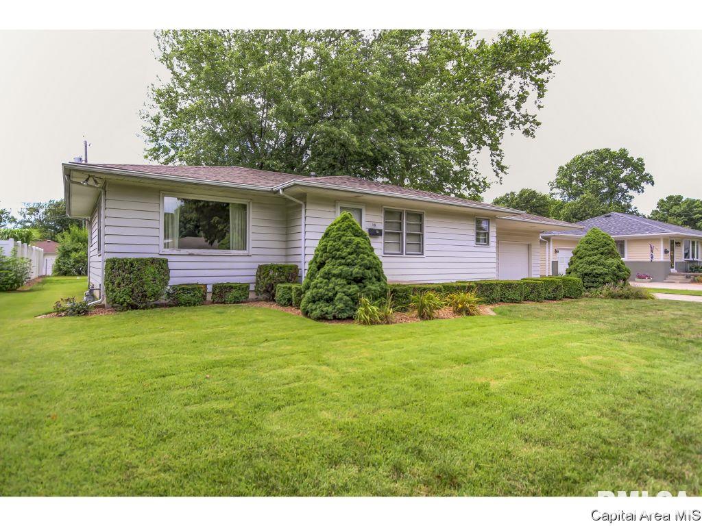 19 Sunny Side Drive Springfield, IL 62702 - Photo 2 of 34