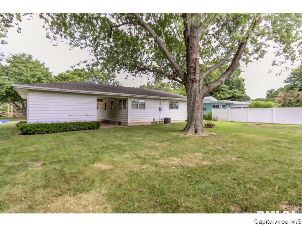 19 Sunny Side Drive Springfield, IL 62702 - Photo 31 of 34