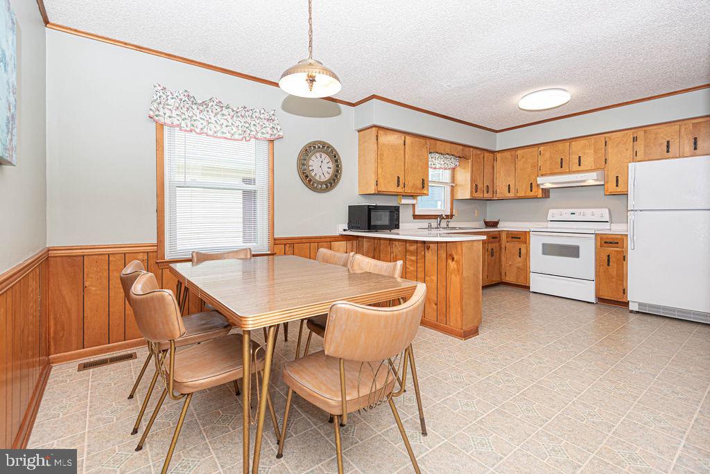 13804 Fiesta Road Ocean City, MD 21842 - Photo 10 of 52 Eat in Kitchen