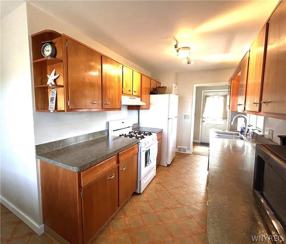 8926 Lake Shore Road Evans, NY 14006 - Photo 14 of 50 Beach House Kitchen
