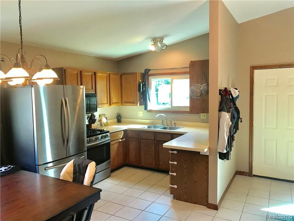 47111 Greenview Road Utica, MI 48317 - Photo 4 of 15 IMG_8161.jpg