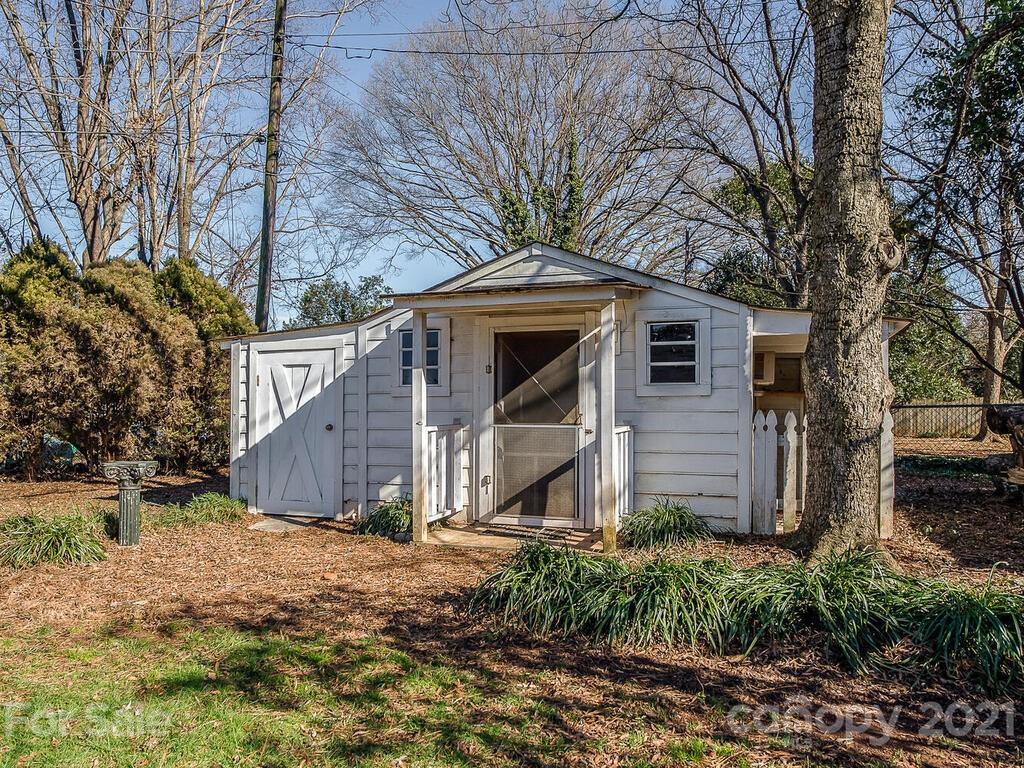 5223 Seacroft Road Charlotte, NC 28210 - Photo 21 of 23 a front view of a house with garden