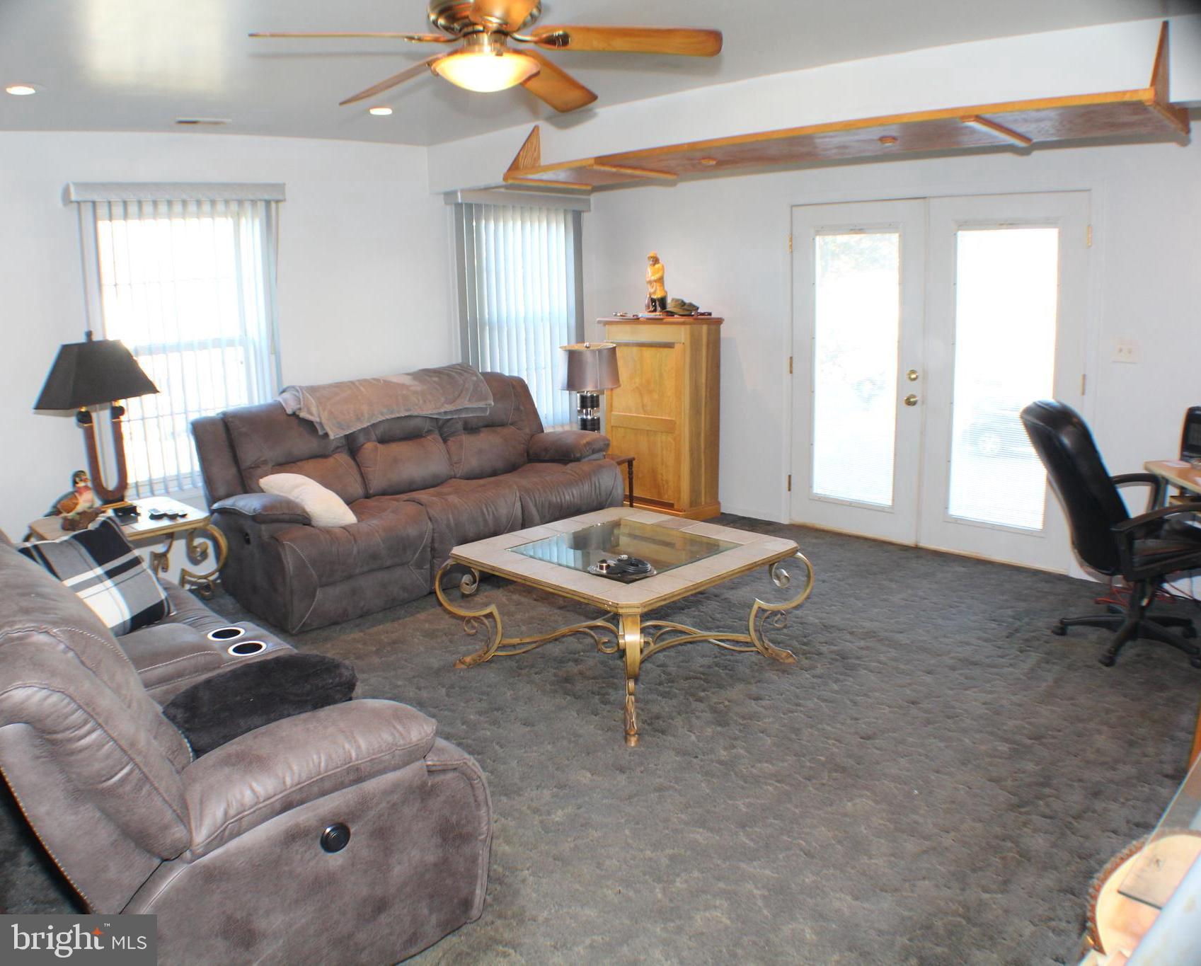 2 Hamlet Road Levittown, PA 19056 - Photo 13 of 48 Family room