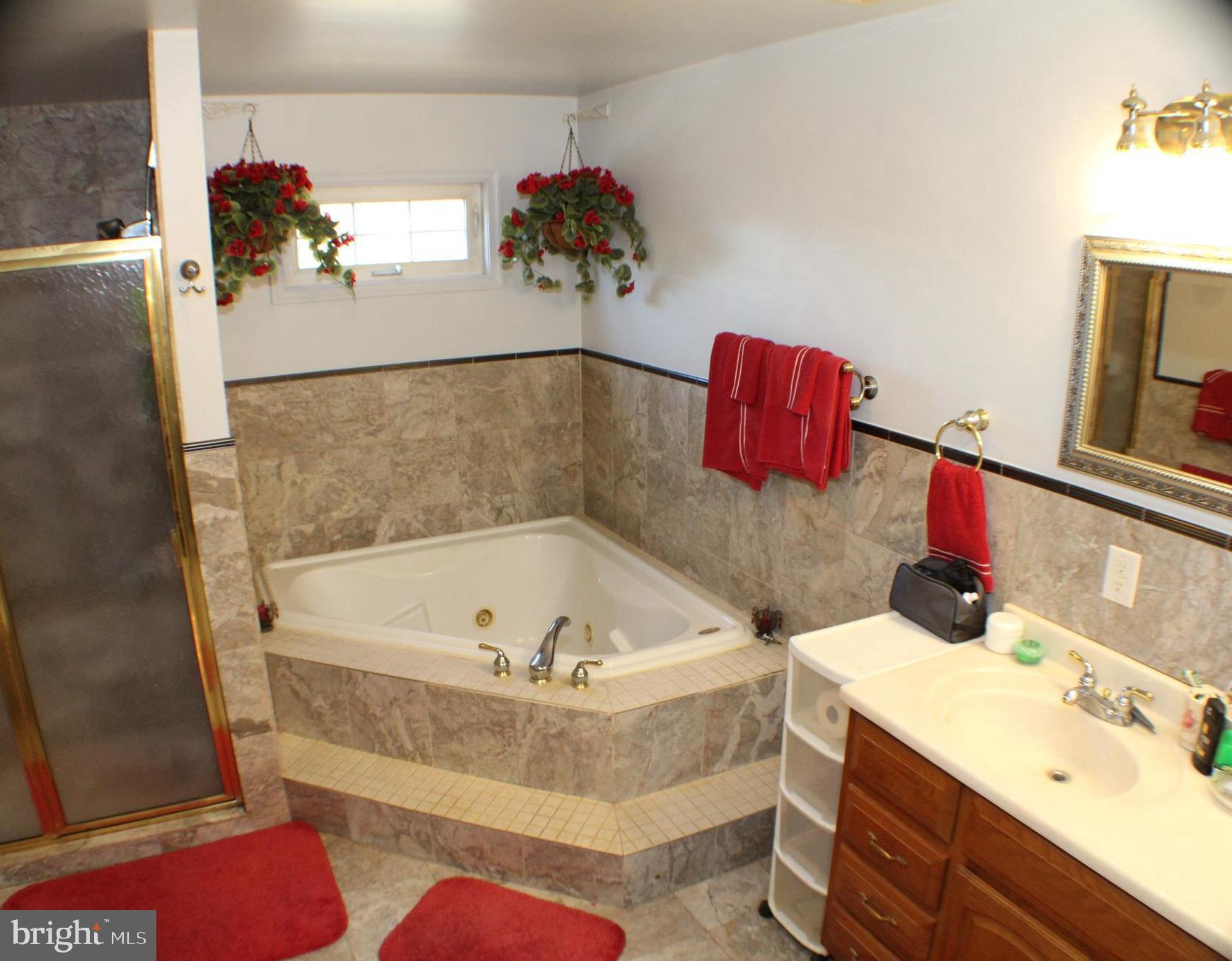 2 Hamlet Road Levittown, PA 19056 - Photo 23 of 48 Full bath upstairs