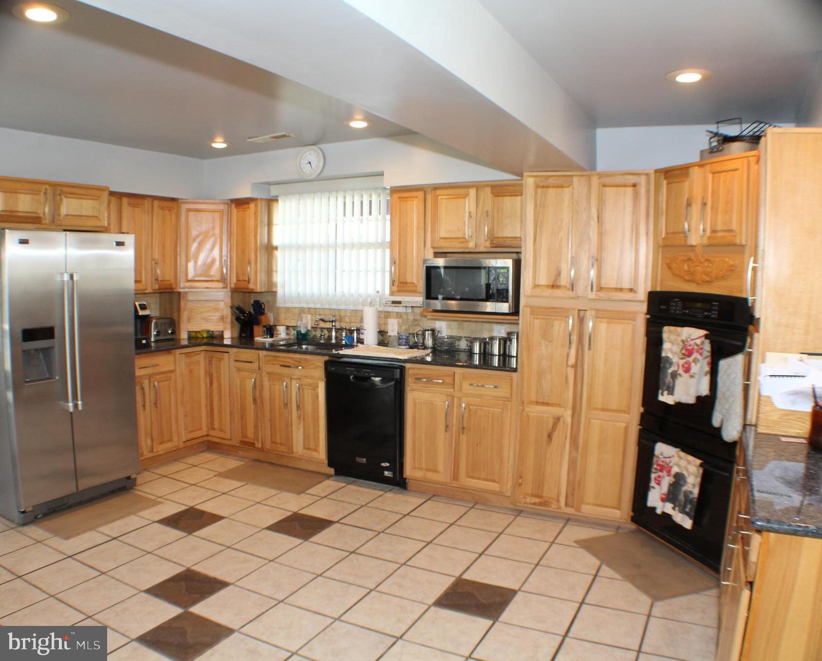 2 Hamlet Road Levittown, PA 19056 - Photo 5 of 48 Kitchen