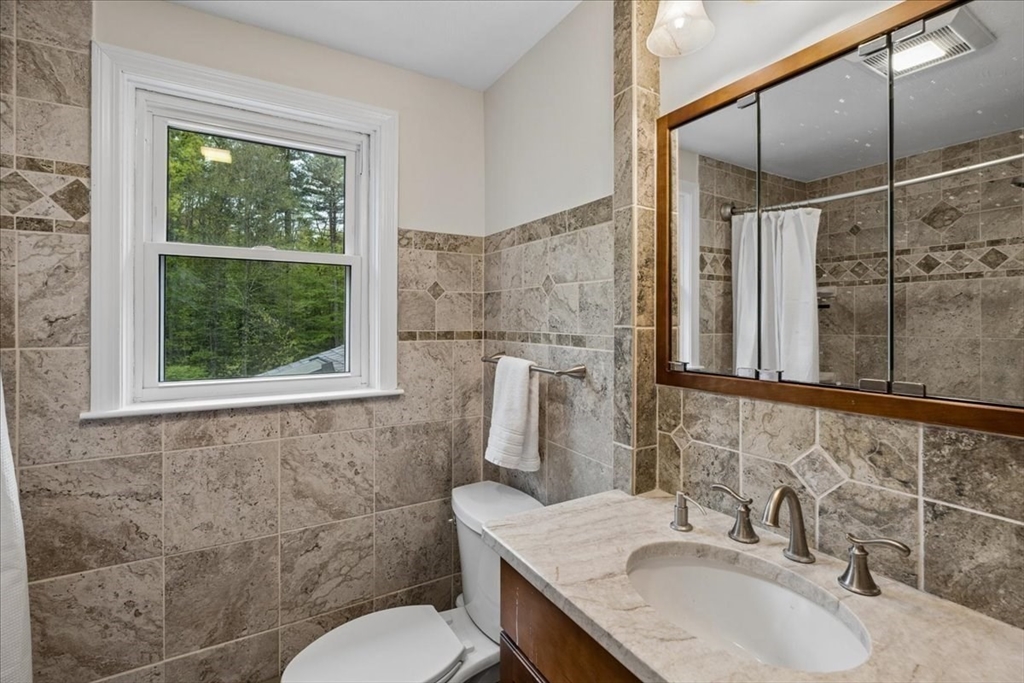 9 Robinhood Road Tyngsborough, MA 01879 - Photo 23 of 41