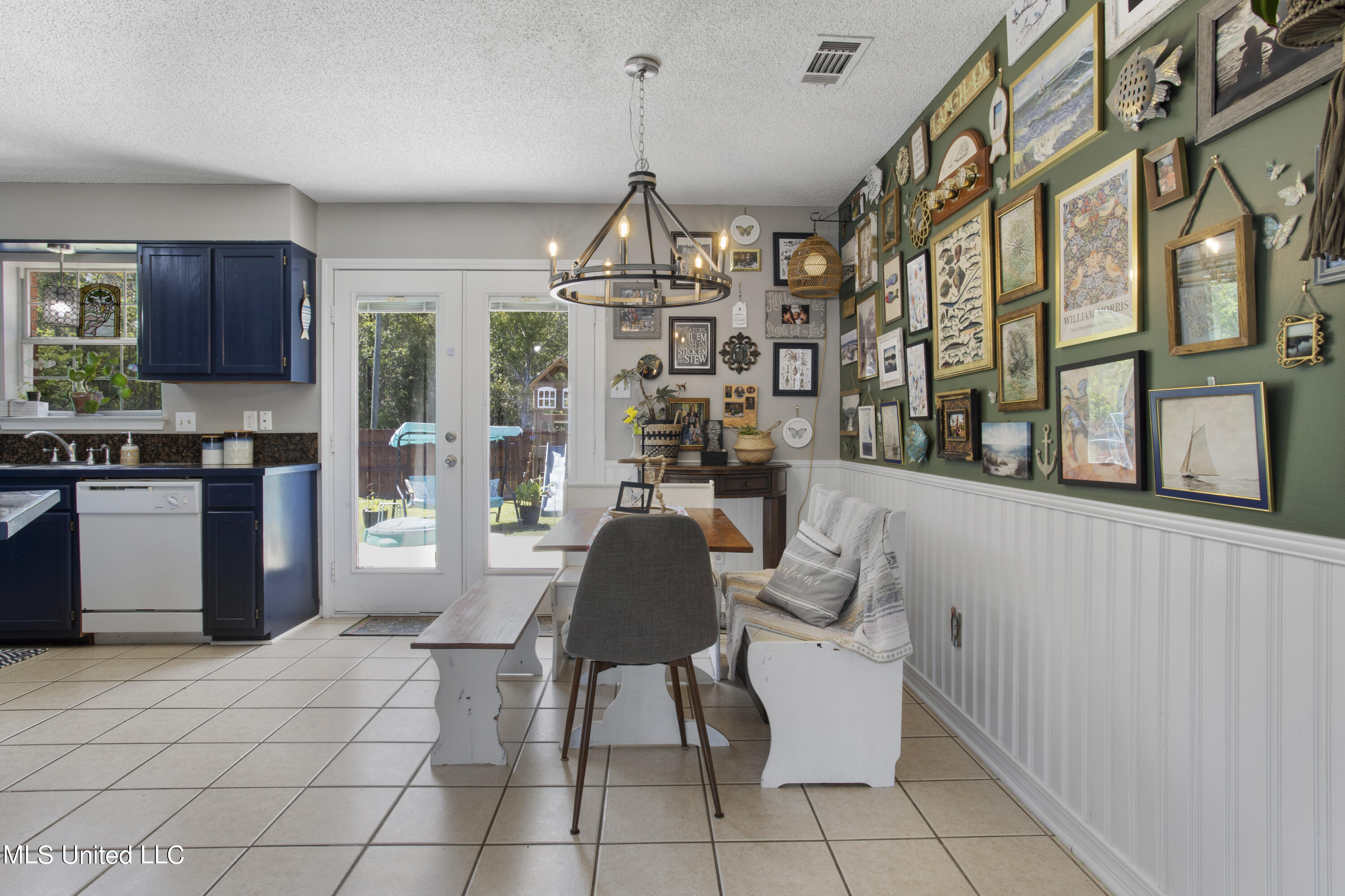 8008 Ridgecrest Circle Biloxi, MS 39532 - Photo 12 of 26 012 (7)