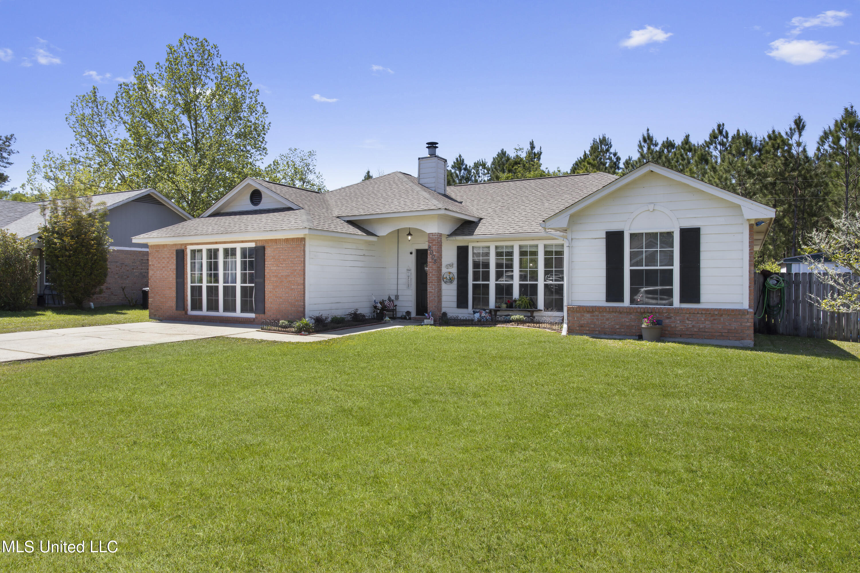 8008 Ridgecrest Circle Biloxi, MS 39532 - Photo 2 of 26 002 (7)