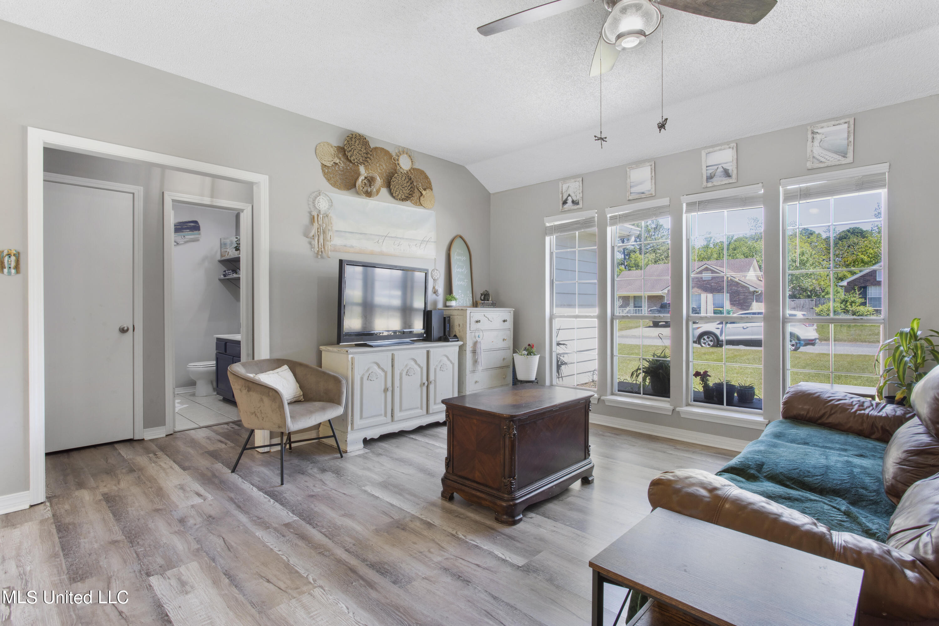 8008 Ridgecrest Circle Biloxi, MS 39532 - Photo 5 of 26 005 (7)