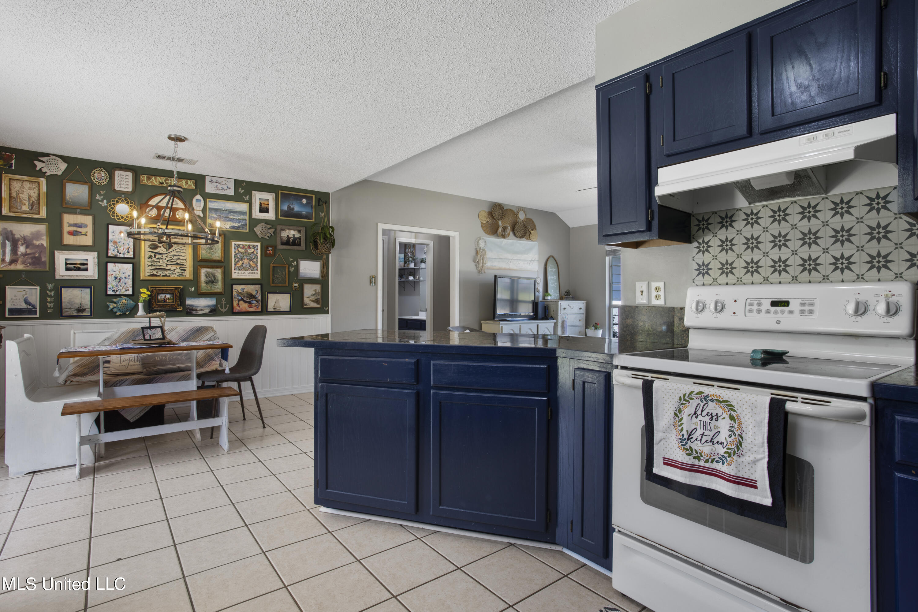 8008 Ridgecrest Circle Biloxi, MS 39532 - Photo 10 of 26 010 (7)