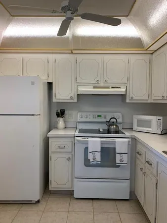 $1,500 | 194 Monaco Way, Delray Beach, FL 33446