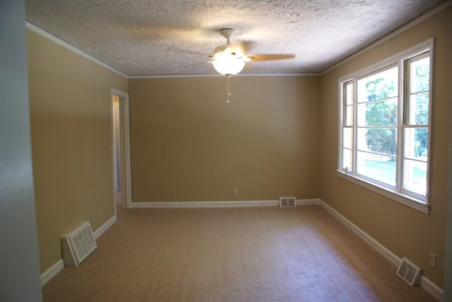 226 South Wingate Road Greenville, SC 29605 - Photo 5 of 14 Gallery Image 5
