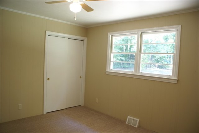 226 South Wingate Road Greenville, SC 29605 - Photo 9 of 14 Gallery Image 9