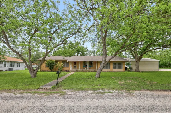 $355,000 | 302 Vernon Street, Thrall, TX 76578