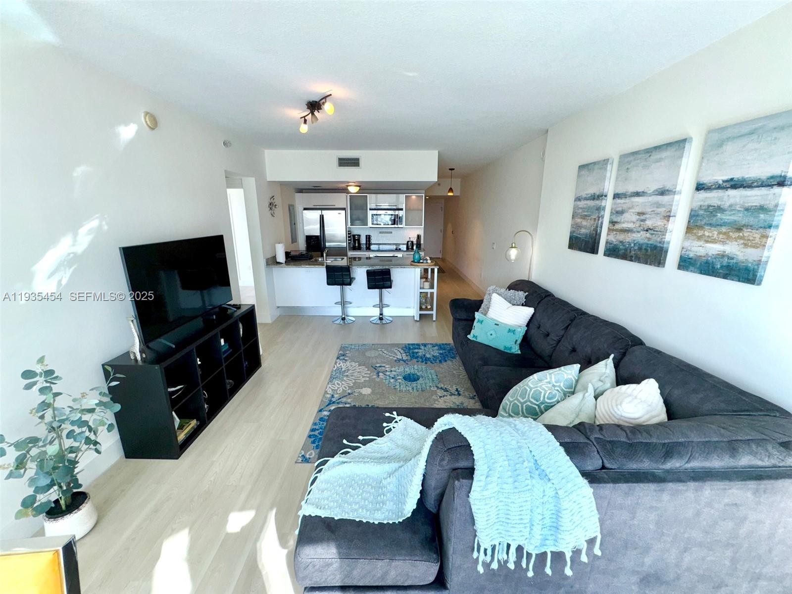 185 Southwest 7th Street, Unit 1402 Miami, FL 33130 - Photo 11 of 34