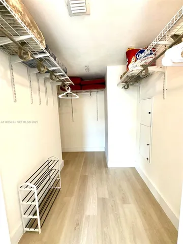 $3,500 | 185 Southwest 7th Street, Unit 1402, Miami, FL 33130