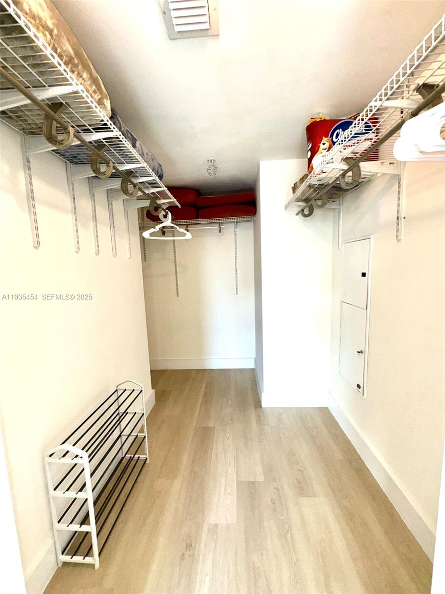 185 Southwest 7th Street, Unit 1402 Miami, FL 33130 - Photo 15 of 34