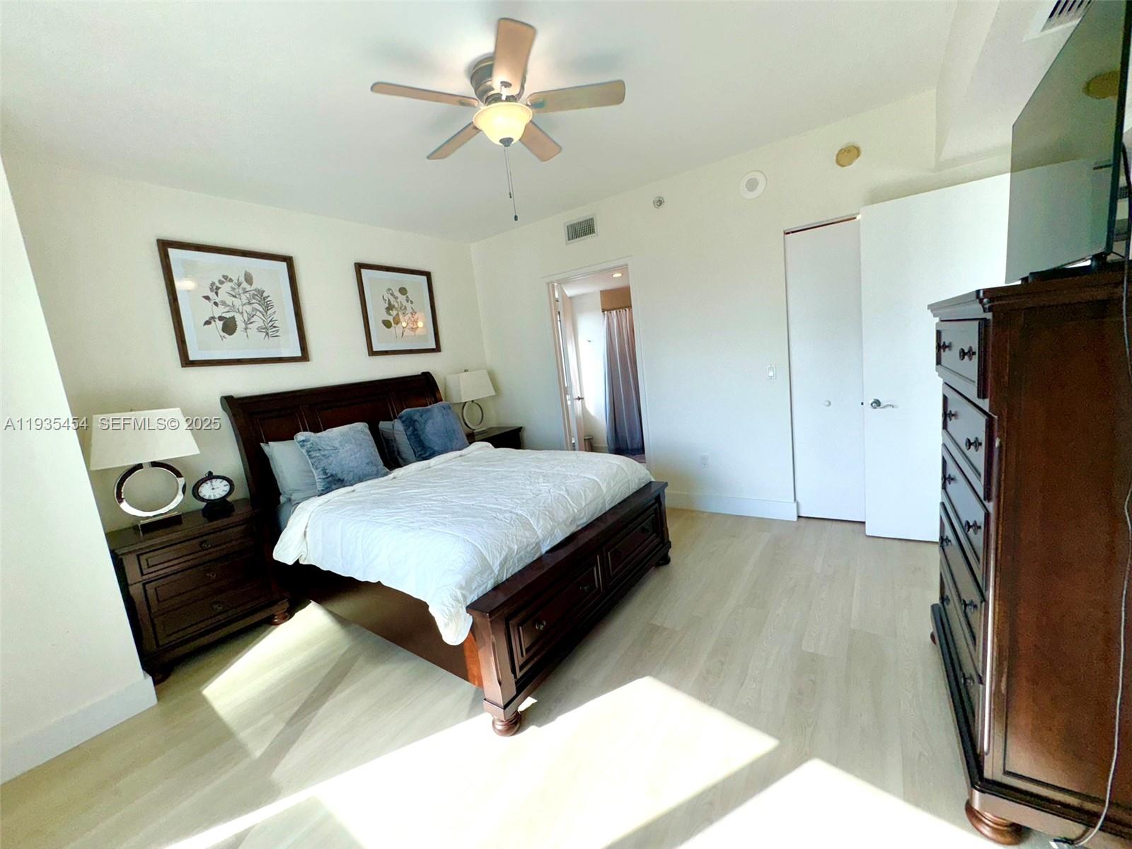 185 Southwest 7th Street, Unit 1402 Miami, FL 33130 - Photo 17 of 34