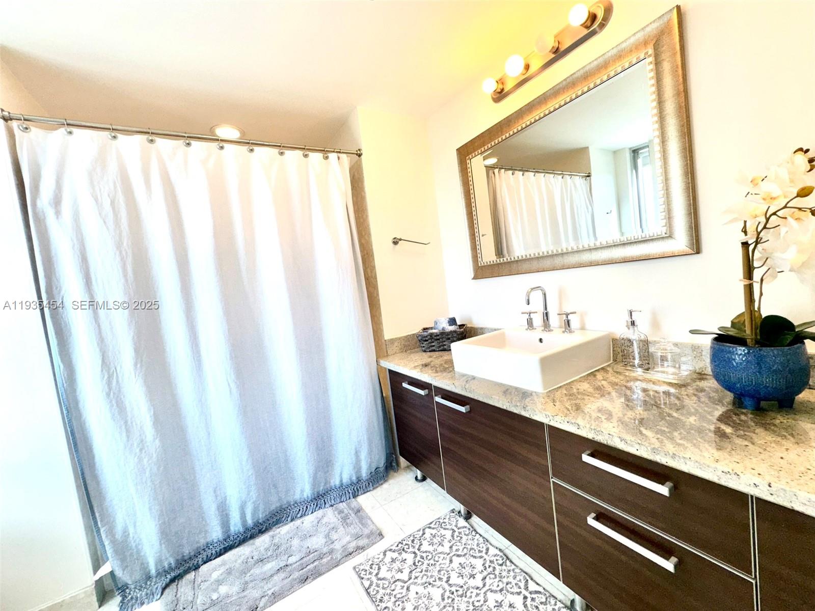 185 Southwest 7th Street, Unit 1402 Miami, FL 33130 - Photo 18 of 34