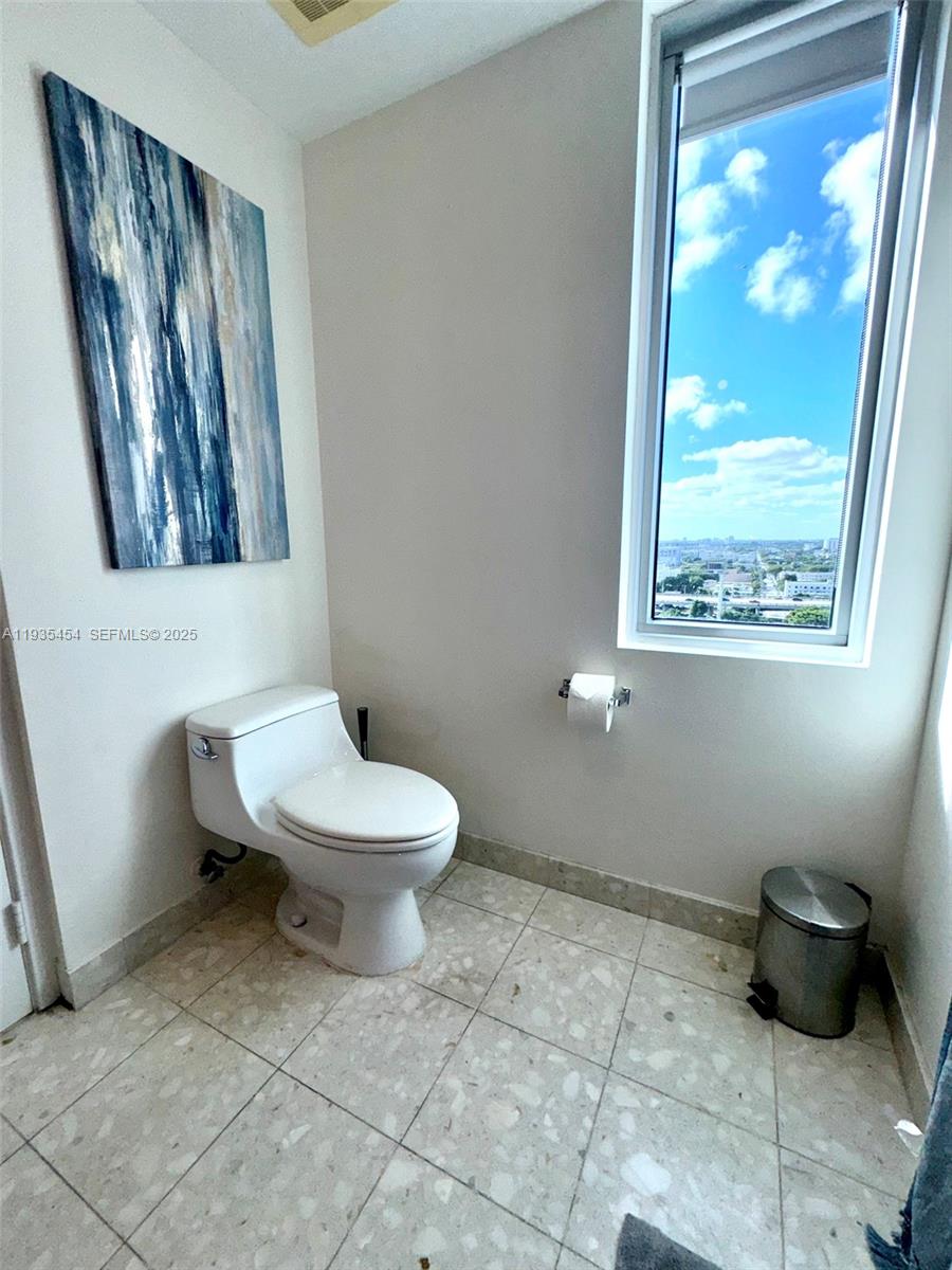 185 Southwest 7th Street, Unit 1402 Miami, FL 33130 - Photo 20 of 34