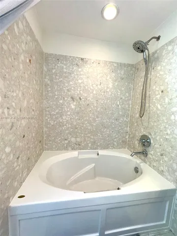 $3,500 | 185 Southwest 7th Street, Unit 1402, Miami, FL 33130