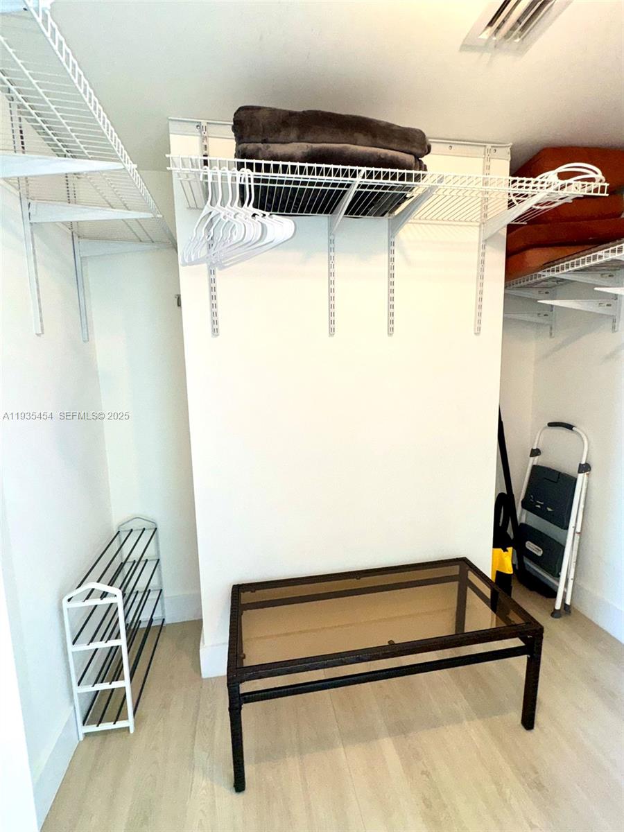 185 Southwest 7th Street, Unit 1402 Miami, FL 33130 - Photo 23 of 34