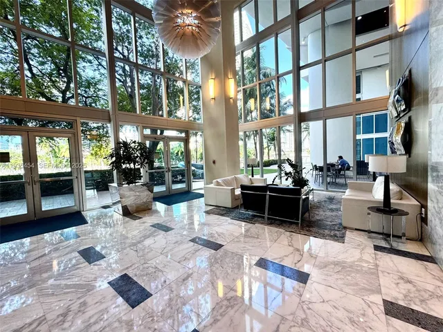 $3,500 | 185 Southwest 7th Street, Unit 1402, Miami, FL 33130