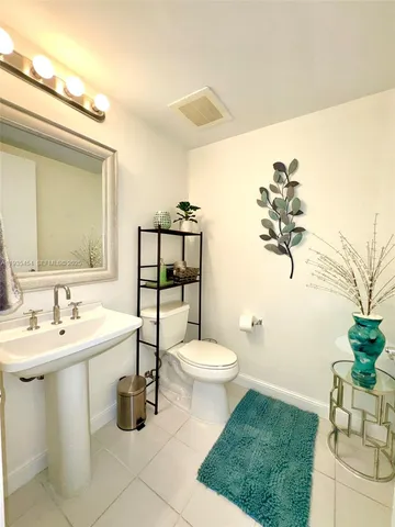 $3,500 | 185 Southwest 7th Street, Unit 1402, Miami, FL 33130