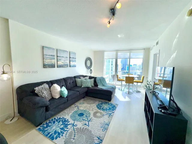 $3,500 | 185 Southwest 7th Street, Unit 1402, Miami, FL 33130