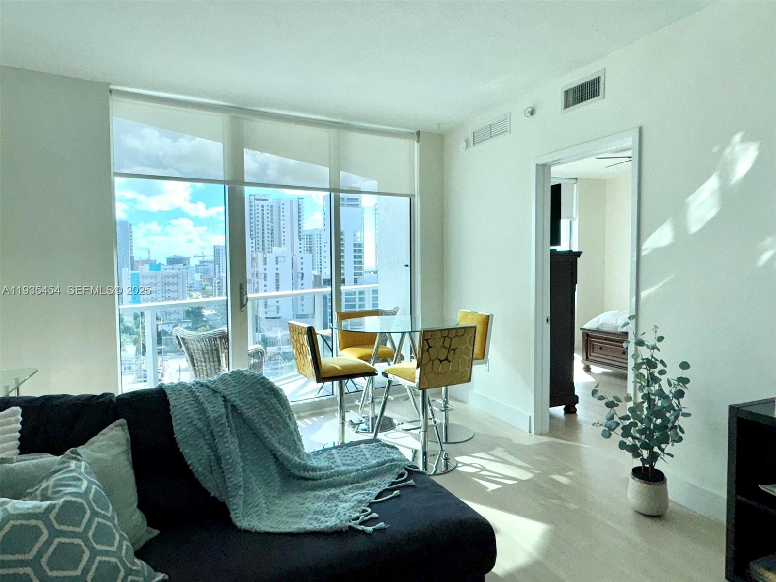 185 Southwest 7th Street, Unit 1402 Miami, FL 33130 - Photo 7 of 34