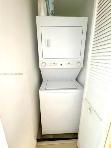 $3,500 | 185 Southwest 7th Street, Unit 1402, Miami, FL 33130