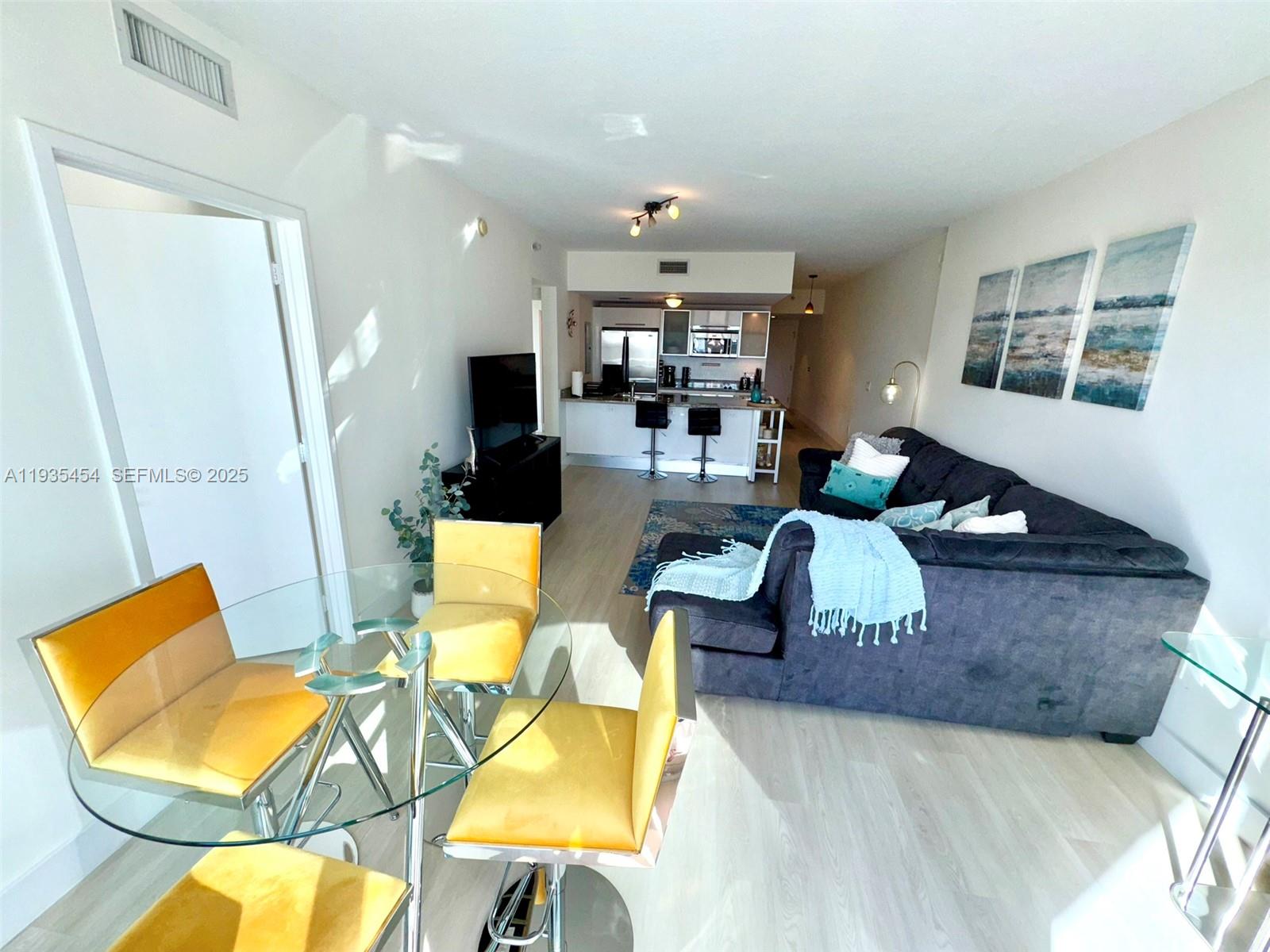 185 Southwest 7th Street, Unit 1402 Miami, FL 33130 - Photo 10 of 34