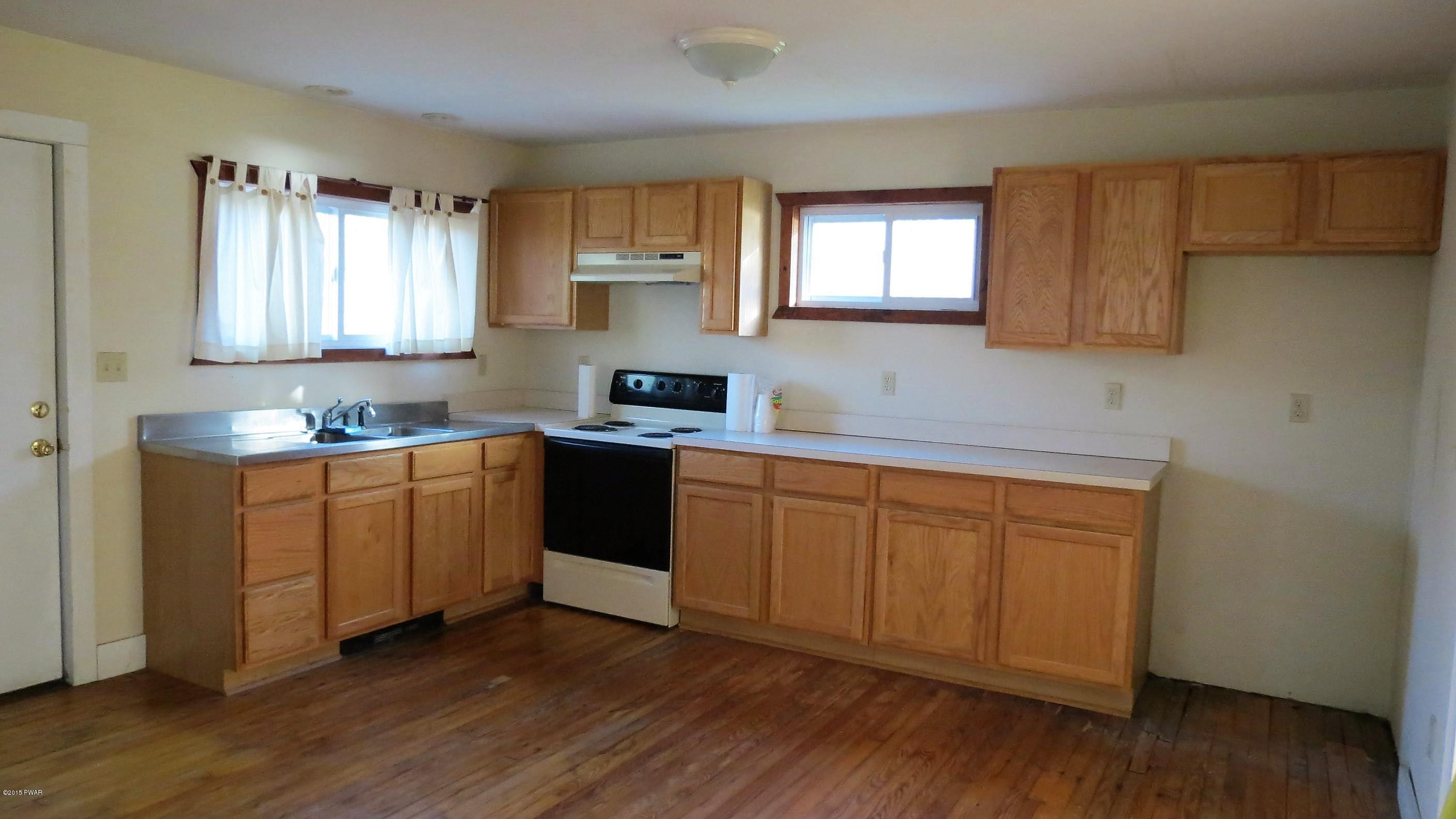 1343 Rt 507 Greentown, PA 18426 - Photo 4 of 10
