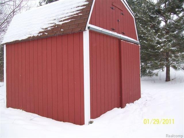 5442 Pingree Road Howell, MI 48843 - Photo 3 of 7 1-29-11 009