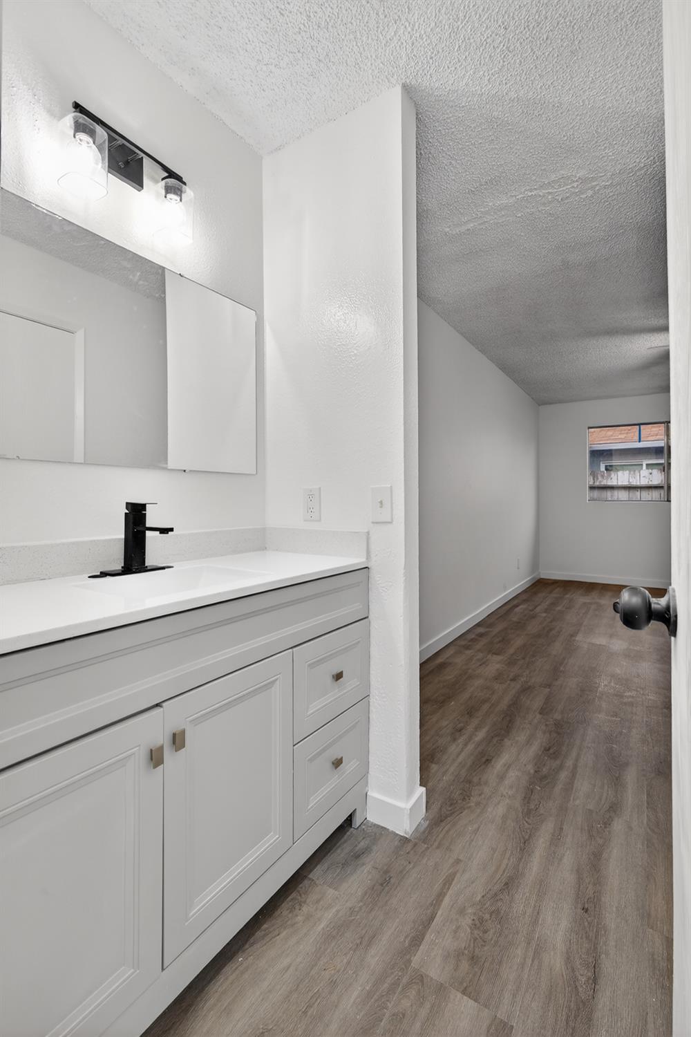 3833 Rion Way Stockton, CA 95209 - Photo 34 of 38