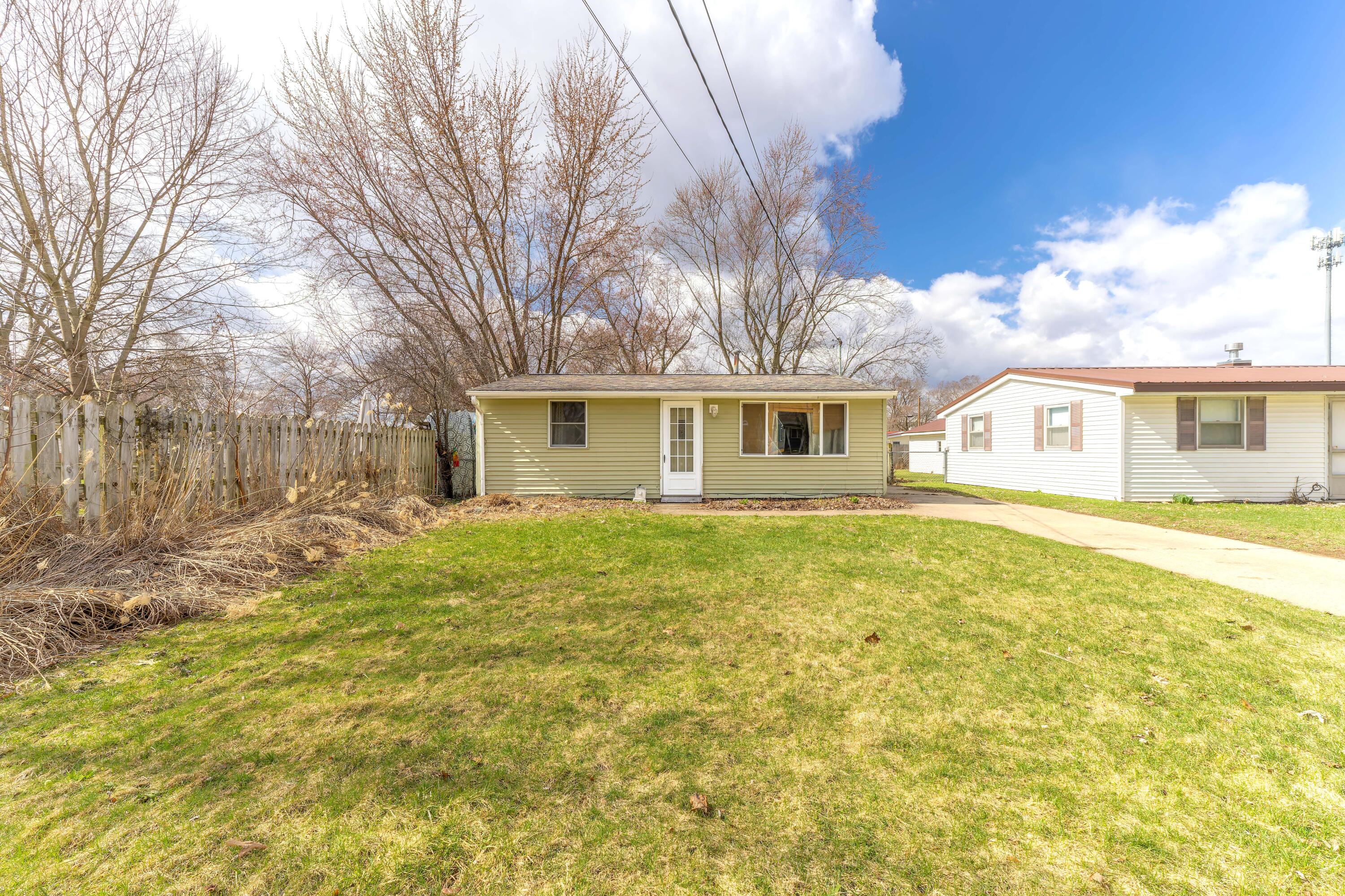 241 North 26th Street Springfield, MI 49037 - Photo 2 of 26 26th_St_241-2