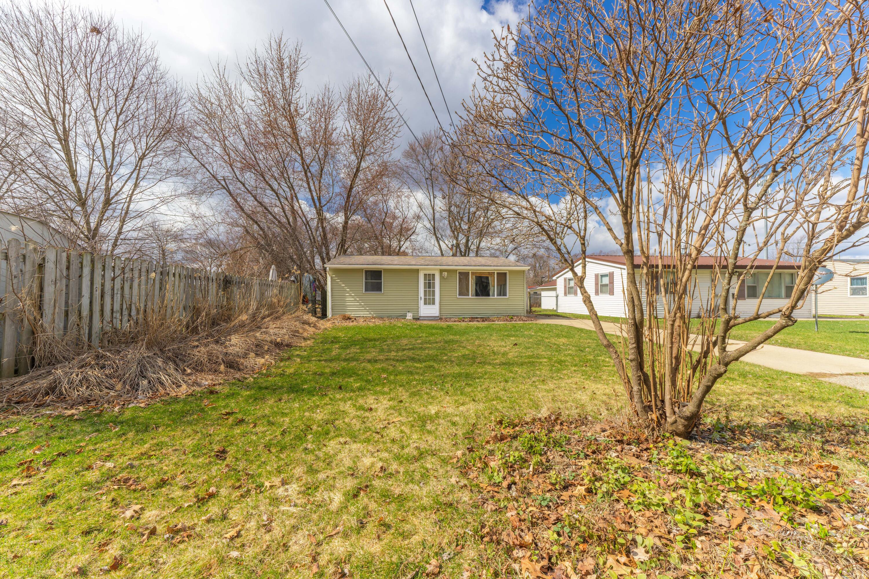 241 North 26th Street Springfield, MI 49037 - Photo 3 of 26 26th_St_241-1