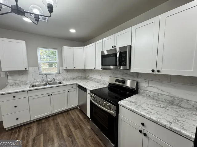 $325,000 | 301 Doyle Street, Warner Robins, GA 31088