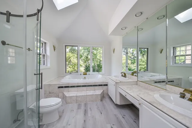 $975,000 | 825 Biltmore Court, Naperville, IL 60563