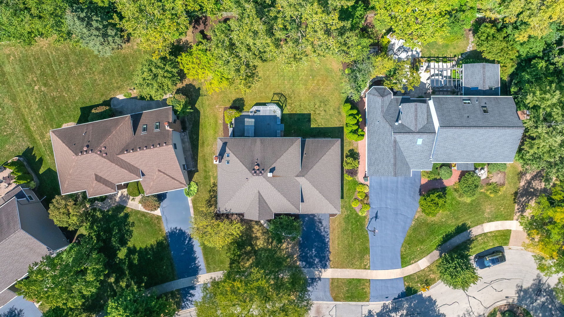 825 Biltmore Court Naperville, IL 60563 - Photo 31 of 43 an aerial view of a house with swimming pool and garden space