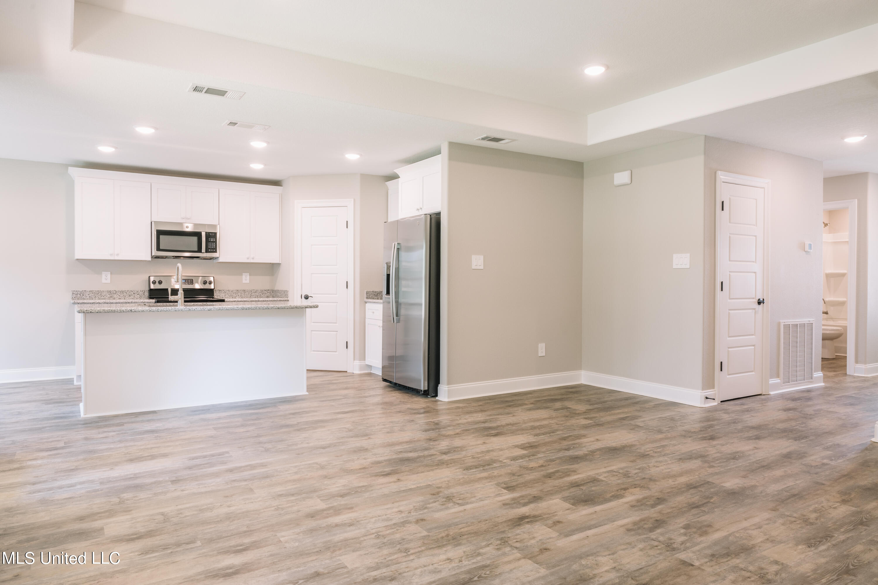 11232 Shorecrest Road Biloxi, MS 39532 - Photo 5 of 11 Kitchen
